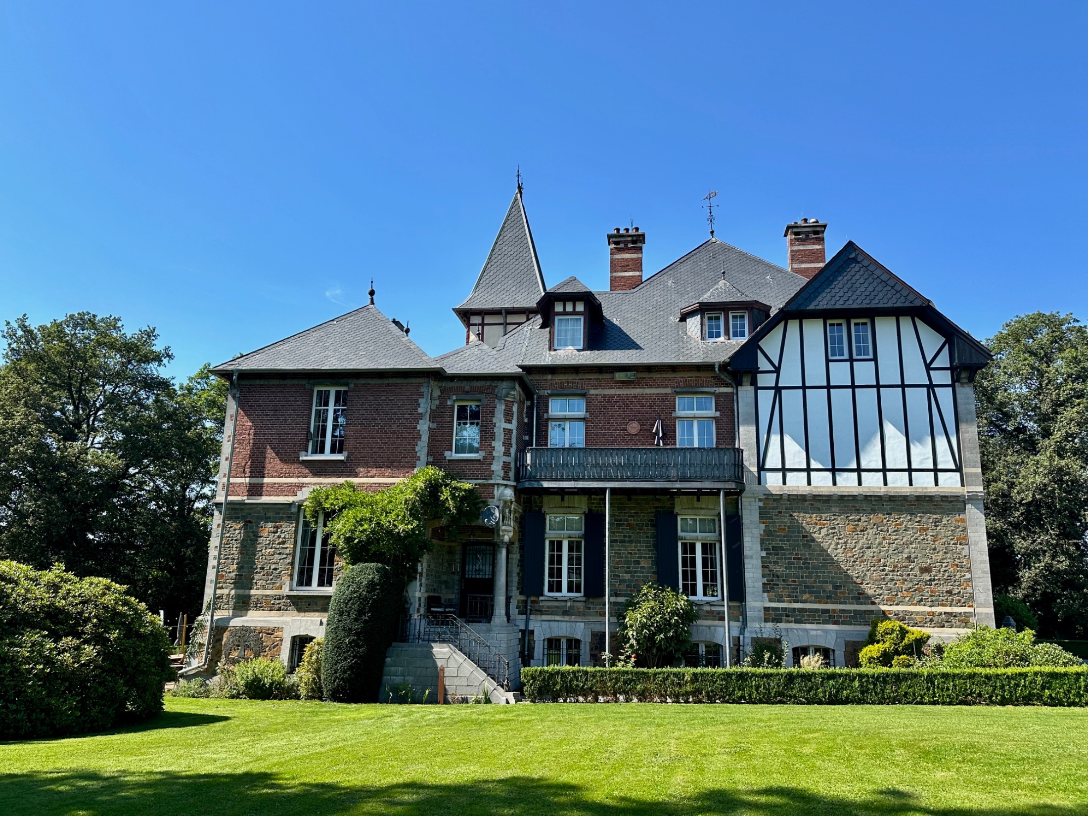 Schloss St. Hubertus im Sommer